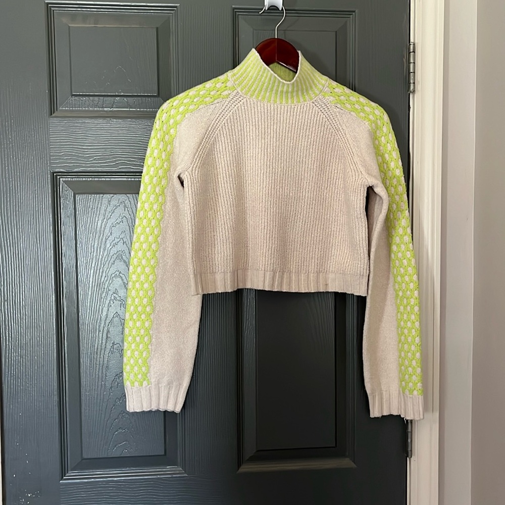 WILD FABLE WOMENS CROPPED GREEN AND CREAM SWEATER. XXS/ NWT
